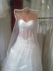 Продам совершенно НОВОЕ очень красивое свадебное  платье,  размер 42-44
